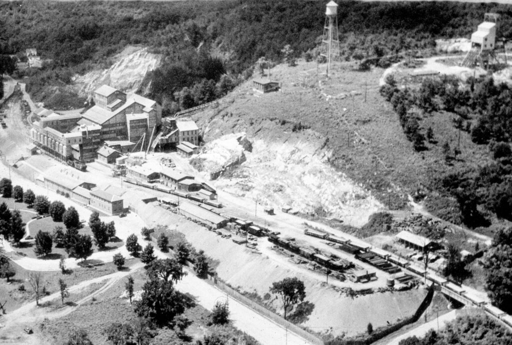 A view of the Sterling Hill Mine, circa approximately 1950 (image courtesy of Sterling Hill Mining Museum)